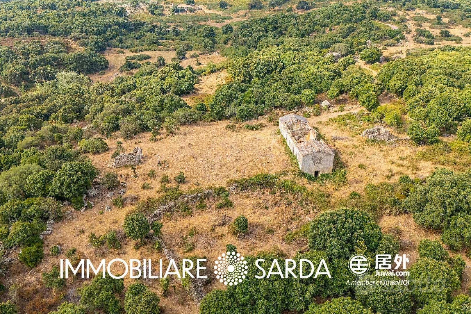 Antico stazzo gallurese da ristrutturare con 41 et - Vista 4