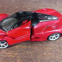 macchina ferrari giocattolo