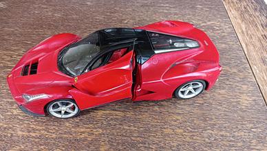 macchina ferrari giocattolo
