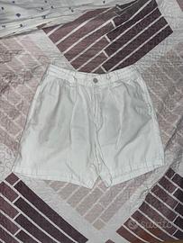 pantaloncini corti bianchi