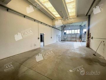 Immobile di 561 m² a Castello d'Argile