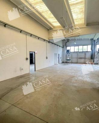 Immobile di 561 m² a Castello d'Argile