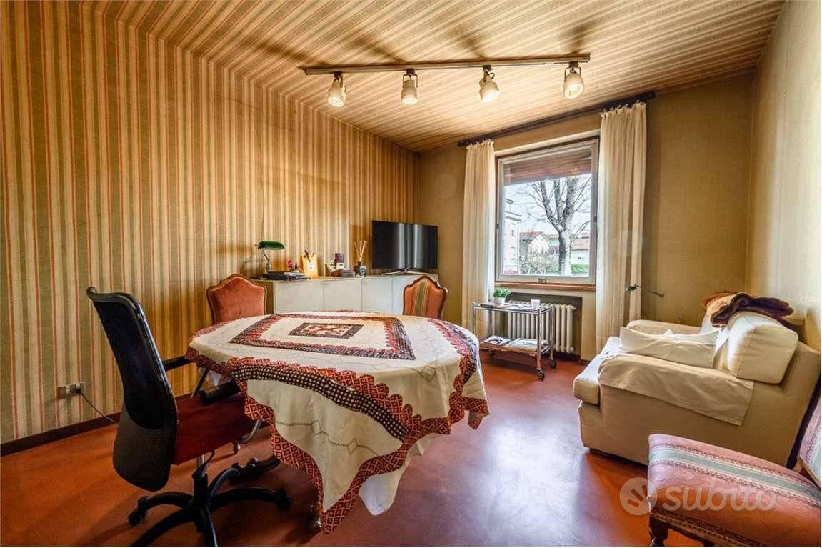 ARCHITETTI Villetta anni 80 divisa in due unità - Vista 4
