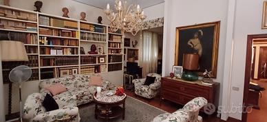 Divano 3 posti e 4 poltrone con tavolino