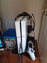 Sony Playstation 4 + giochi + base + cuffie