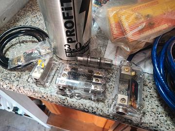 Condensatore digitale farad 3.0 x auto e kit cavi