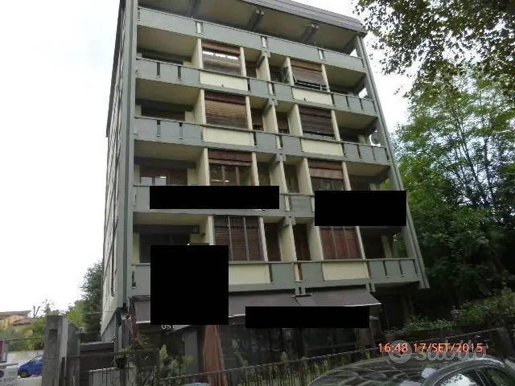 Appartamento di 194 m² con più di 5 locali a Firen