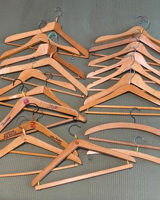 Lotto 20 grucce stampelle vintage in legno