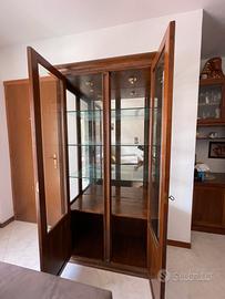 Vetrina in legno massello con luci