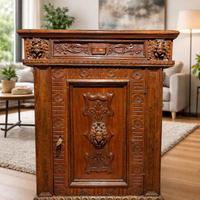 Antico stipo o credenzina  in stile Rinascimentale