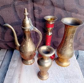 Portacandele, vasetti, e brocca in ottone vintage