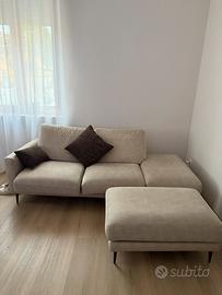 Divano 2/3 posti con pouf di alta qualità