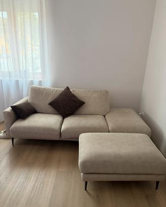Divano 2/3 posti con pouf di alta qualità