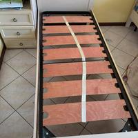 2 Lett con reti e 3 Armadi