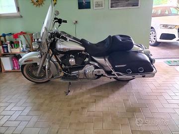 moto Harley FLHRC