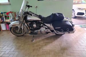 moto Harley FLHRC