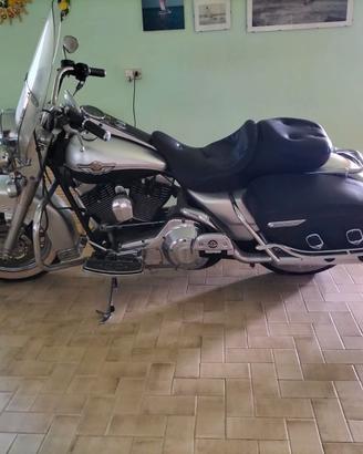 moto Harley FLHRC