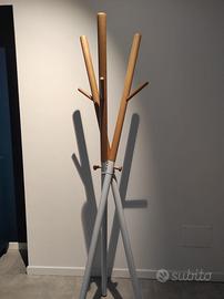 Appendiabiti bianco e Rovere con base in metallo