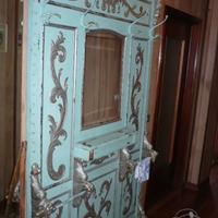 Ingresso in legno verniciato