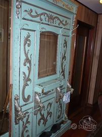 Ingresso in legno verniciato