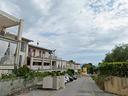 bilocale-arredato-con-giardino-e-posto-auto
