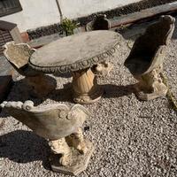 Tavolo in cemento stile cavalieri con 4 sedie