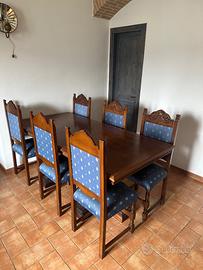 Tavolo in legno massello e 6 sedie