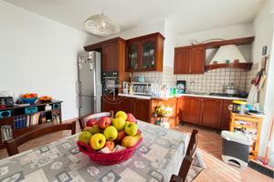 CINQUE LOCALI CON AMPIO TERRAZZO