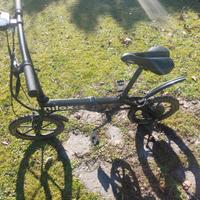 Bici pieghevole elettrica della nilox