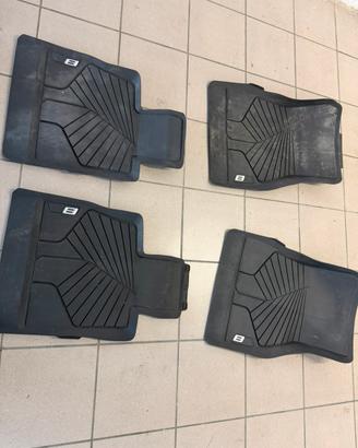 Tappeti in gomma BMW serie 8 + vasca baule
