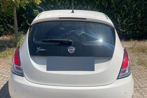 Lancia y