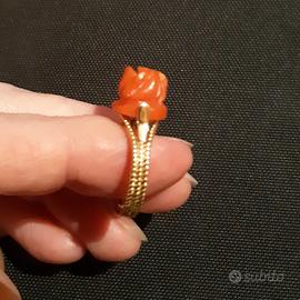 Anello oro e corallo