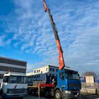 Autocarro 8x2 con gru e cassone fisso