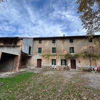 CASOLARE FRIULANO CON AMPIO TERRENO