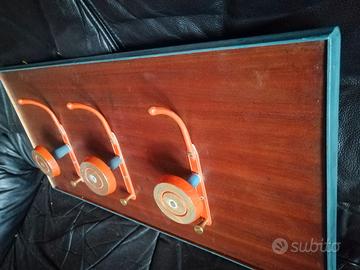 attaccapanni di legno vintage 
