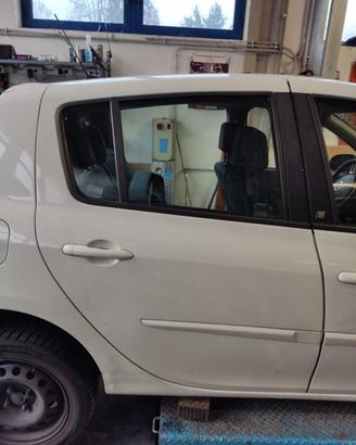 Porta posteriore dx RENAULT CLIO del 2011