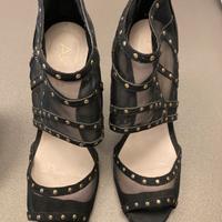 Scarpe con tacco nere borchiate