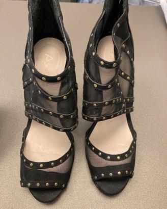 Scarpe con tacco nere borchiate