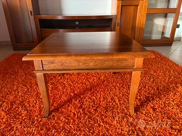 Tavolo da soggiorno con cassetto