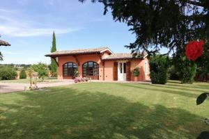 Rustico / Casale di 300 m² con più di 5 locali a M