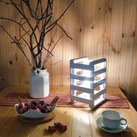 Lampada da tavolo in legno di pino