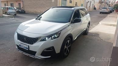 Peugeot 5008 allestimento GT LINE tetto panoramico
