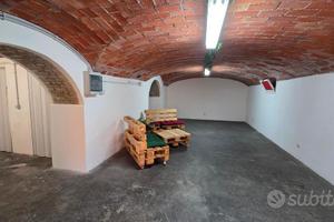 Cave, centrale locale commerciale