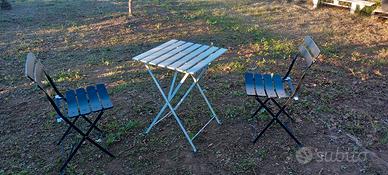 tavolo con 2 sedie in ferro pieghevoli 