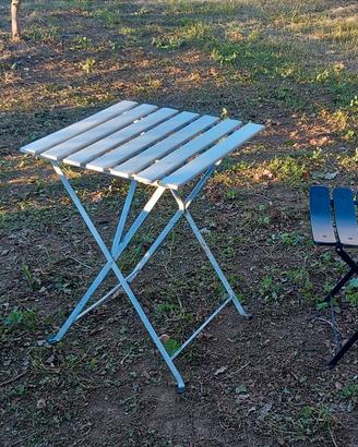 tavolo con 2 sedie in ferro pieghevoli 