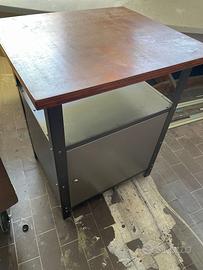 Tavolino porta oggetti