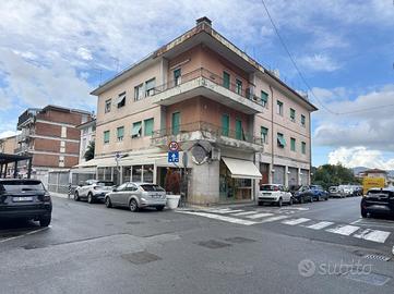 6 LOCALI A CARRARA