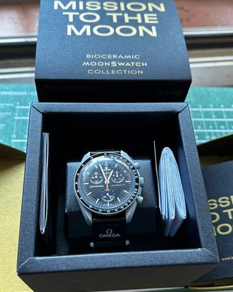 Swatch to the moon x strawberry