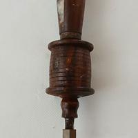trapano manuale antico 