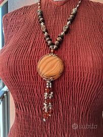 collana con ciondolo  ocra 